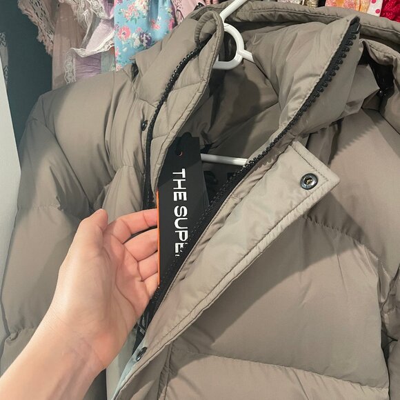 TNA The Super Puff Shorty - cliMATTE™ - X-Small, Modern Taupe, With Tag - Picture 4 of 6